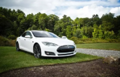 特斯拉馬斯克的思維方式和別人有什么不同呢？